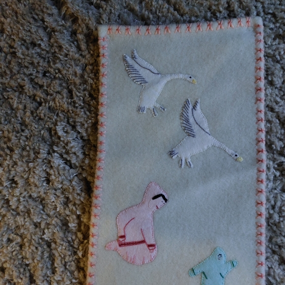 Inuit wall hanging - Picture 3 of 5